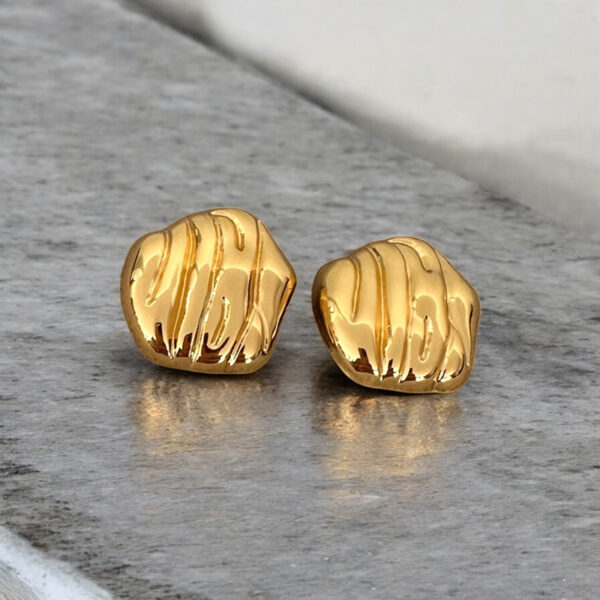 Lava Studs - Gold