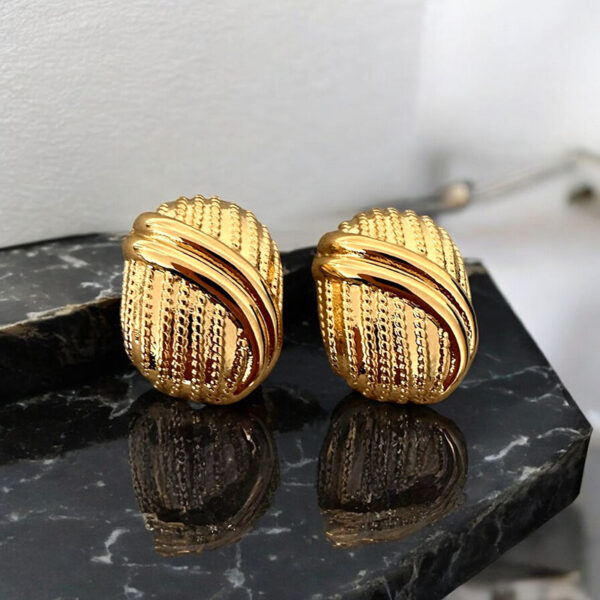 Sculptura Studs - Gold
