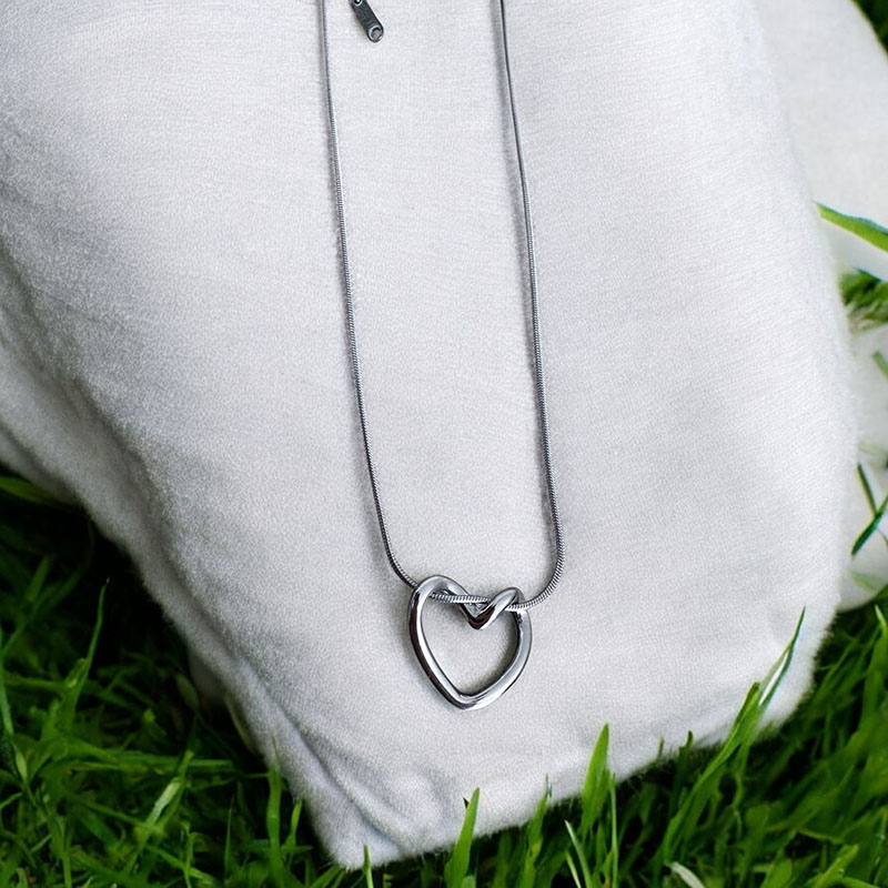 Lyria Heart Necklace - Silver
