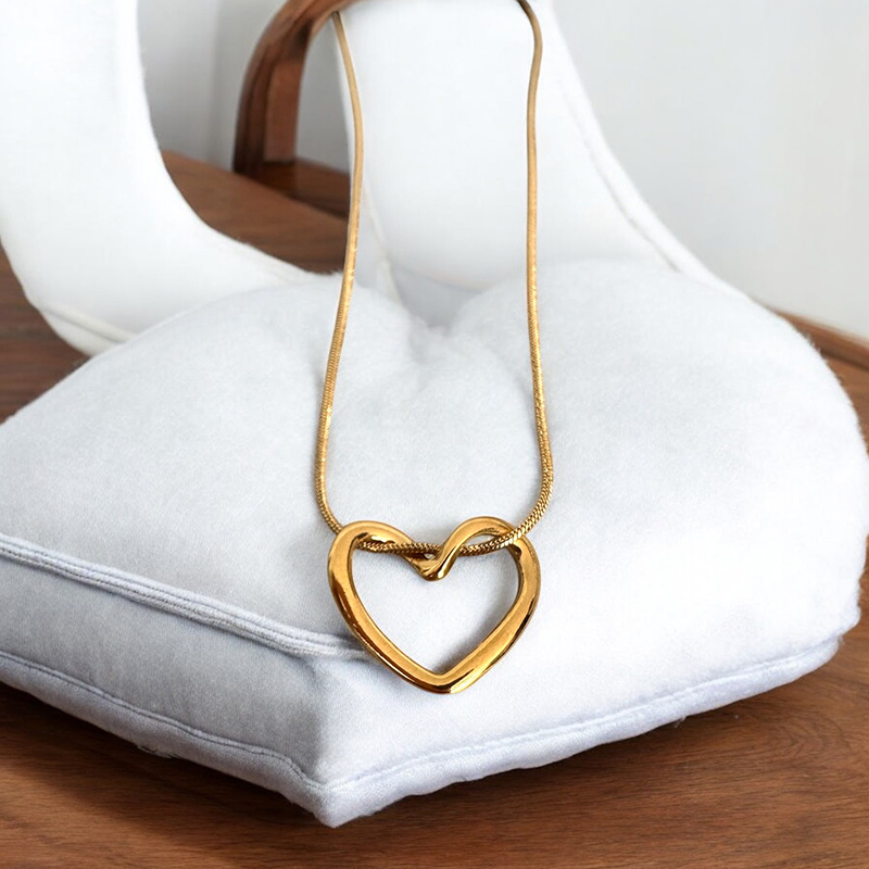 Lyria Heart Necklace - Gold