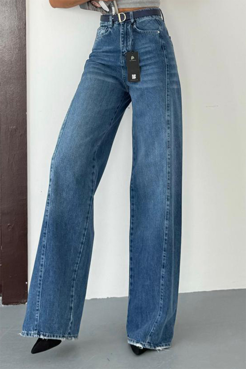 Elena Jeans with Raw Hem - Image 5